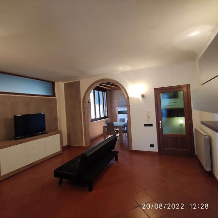 M & M Pinzi Suite Apartment Montepulciano Stazione Exterior foto